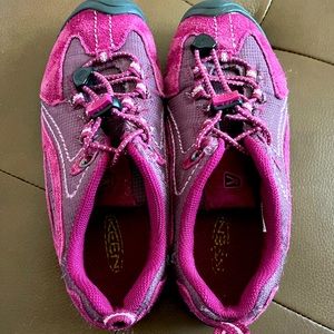 Girls Like New Keen Hiking Shoes